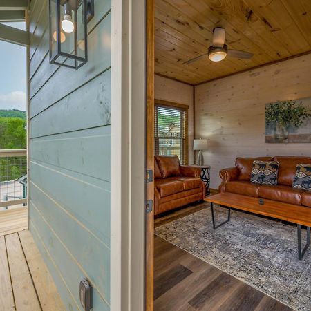 Osprey Nest Cottage Modern New Cabin Pigeon Forge Exterior photo